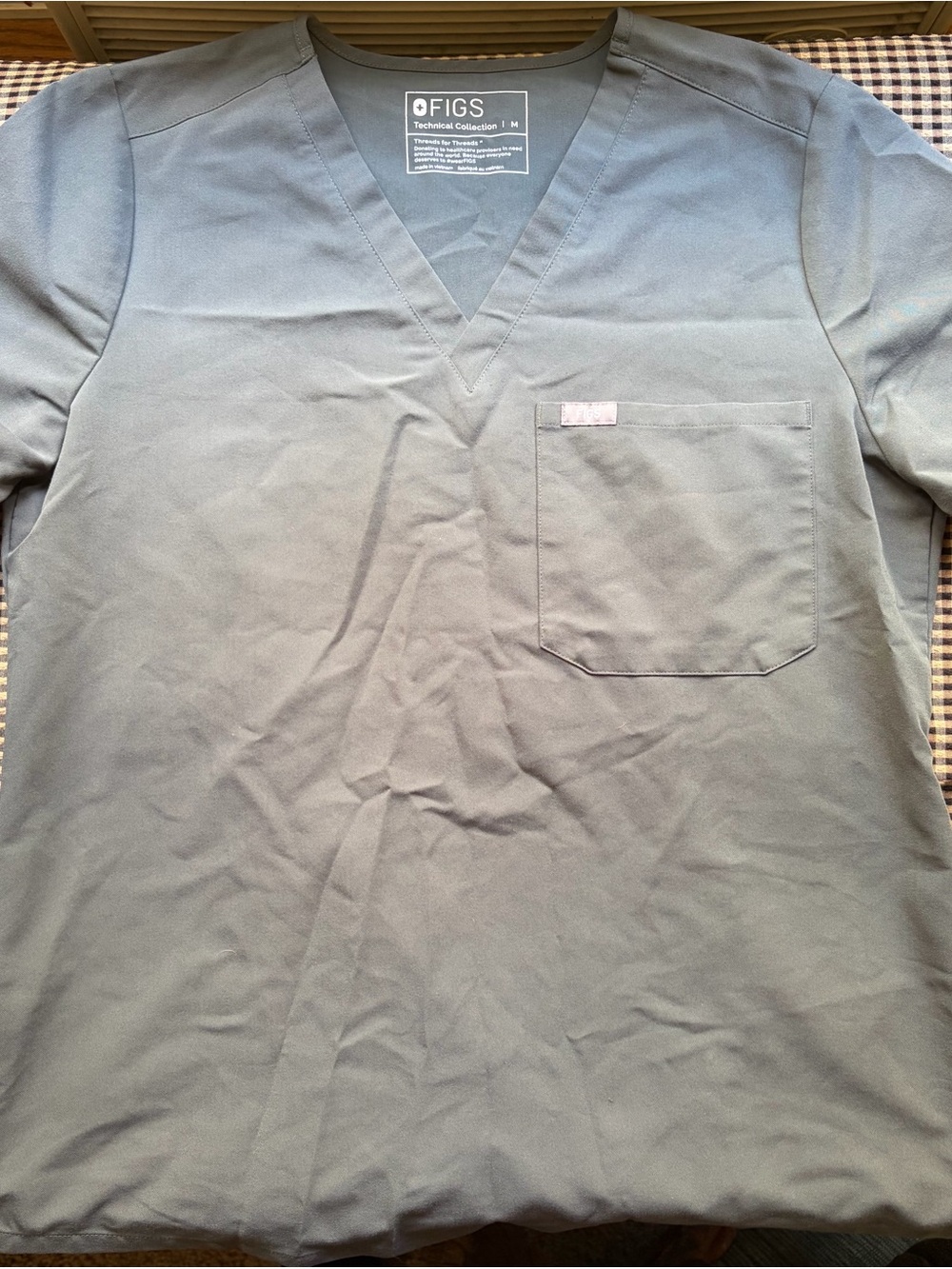 FIGS women’s V-Neck Scrub Top in Olive